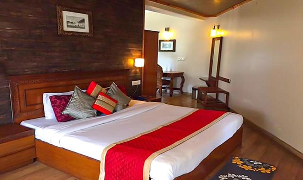 שימלה Wingait Inn - Hotel Near Mall Road מראה חיצוני תמונה