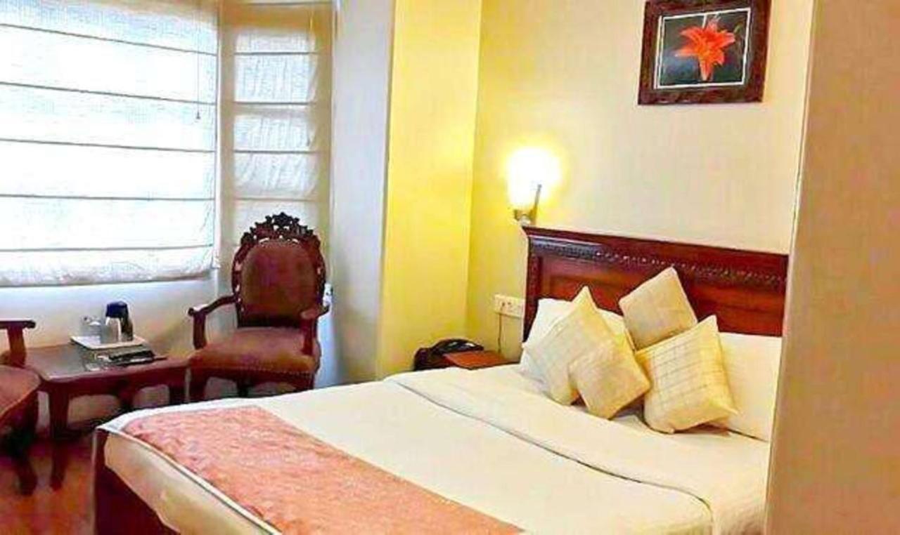 שימלה Wingait Inn - Hotel Near Mall Road מראה חיצוני תמונה