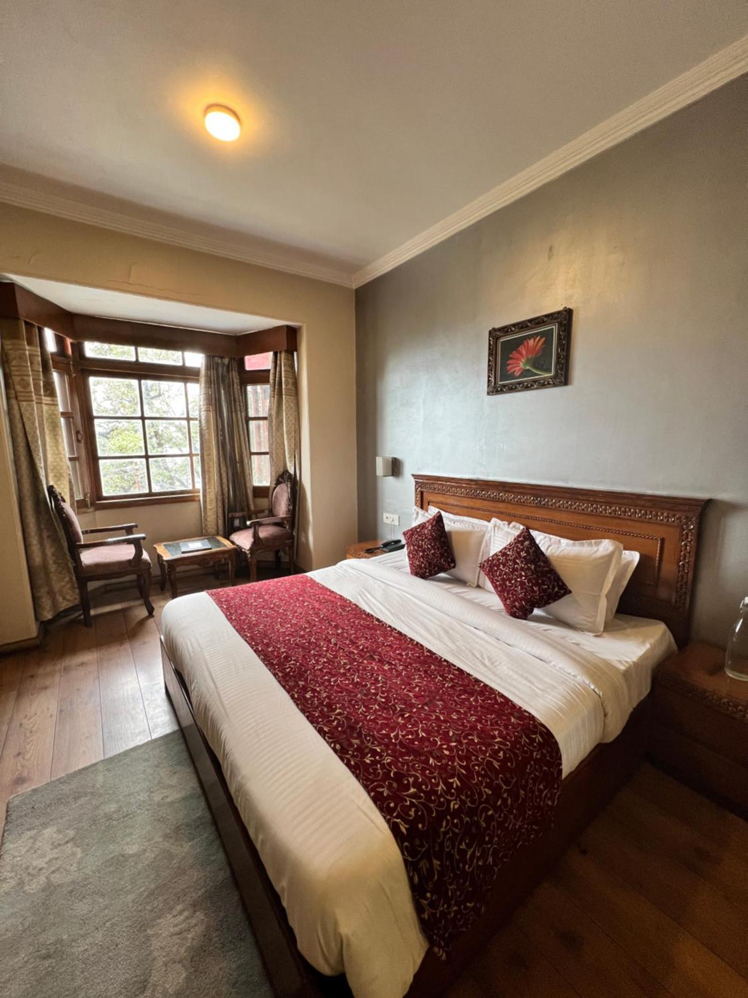 שימלה Wingait Inn - Hotel Near Mall Road מראה חיצוני תמונה