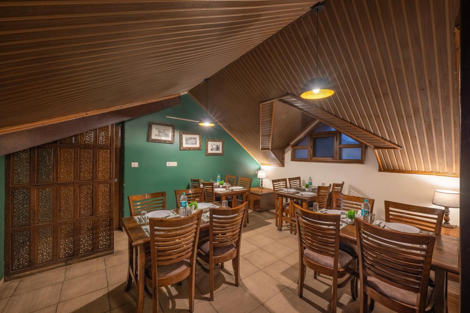 שימלה Wingait Inn - Hotel Near Mall Road מראה חיצוני תמונה