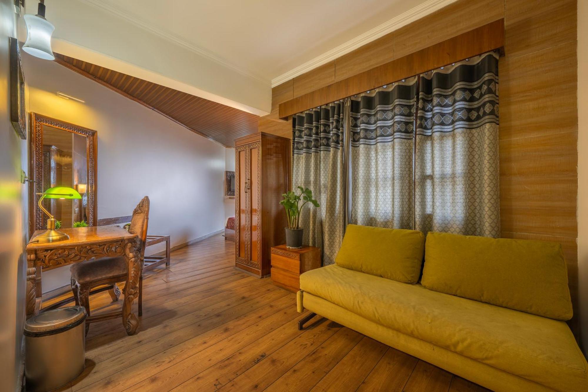 שימלה Wingait Inn - Hotel Near Mall Road מראה חיצוני תמונה