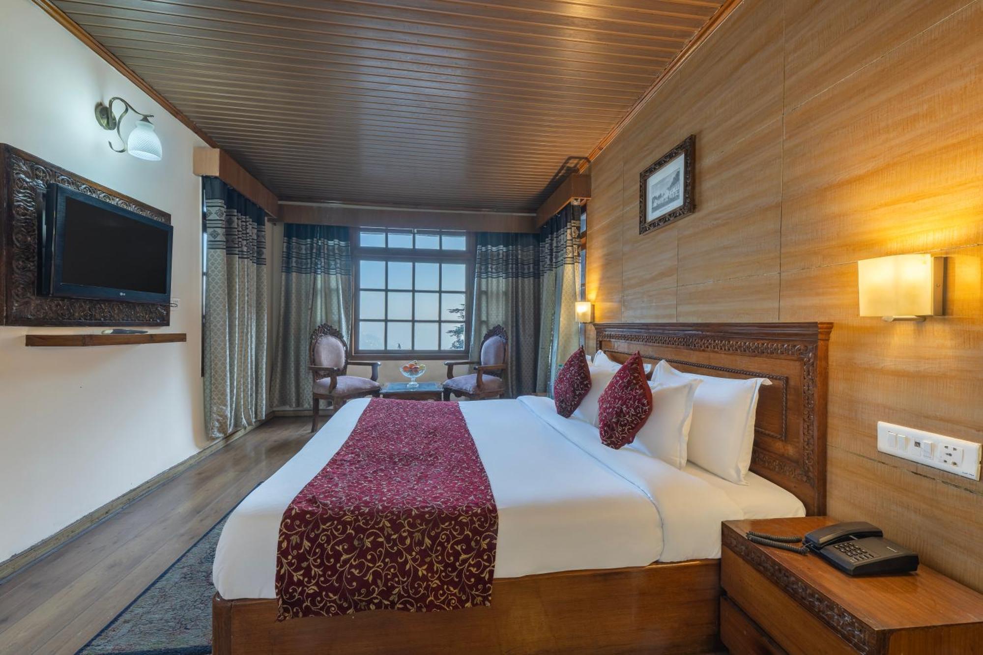 שימלה Wingait Inn - Hotel Near Mall Road מראה חיצוני תמונה
