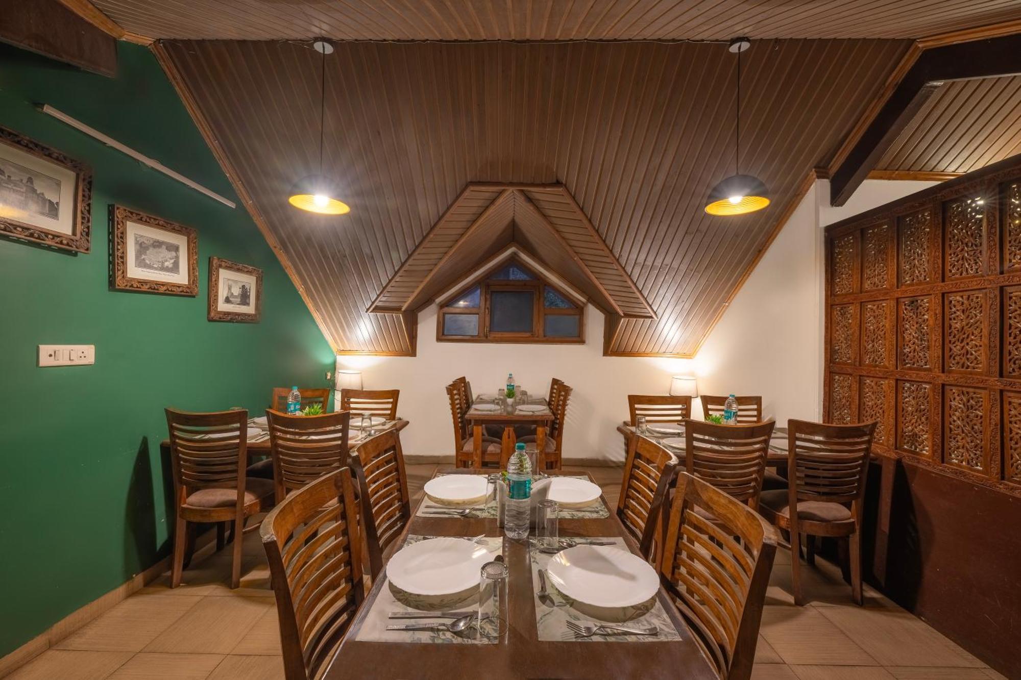 שימלה Wingait Inn - Hotel Near Mall Road מראה חיצוני תמונה
