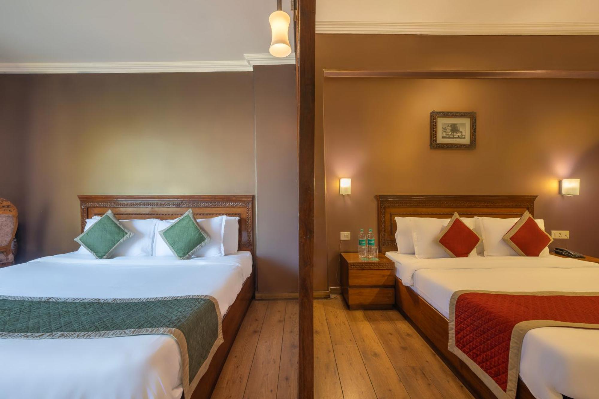 שימלה Wingait Inn - Hotel Near Mall Road מראה חיצוני תמונה