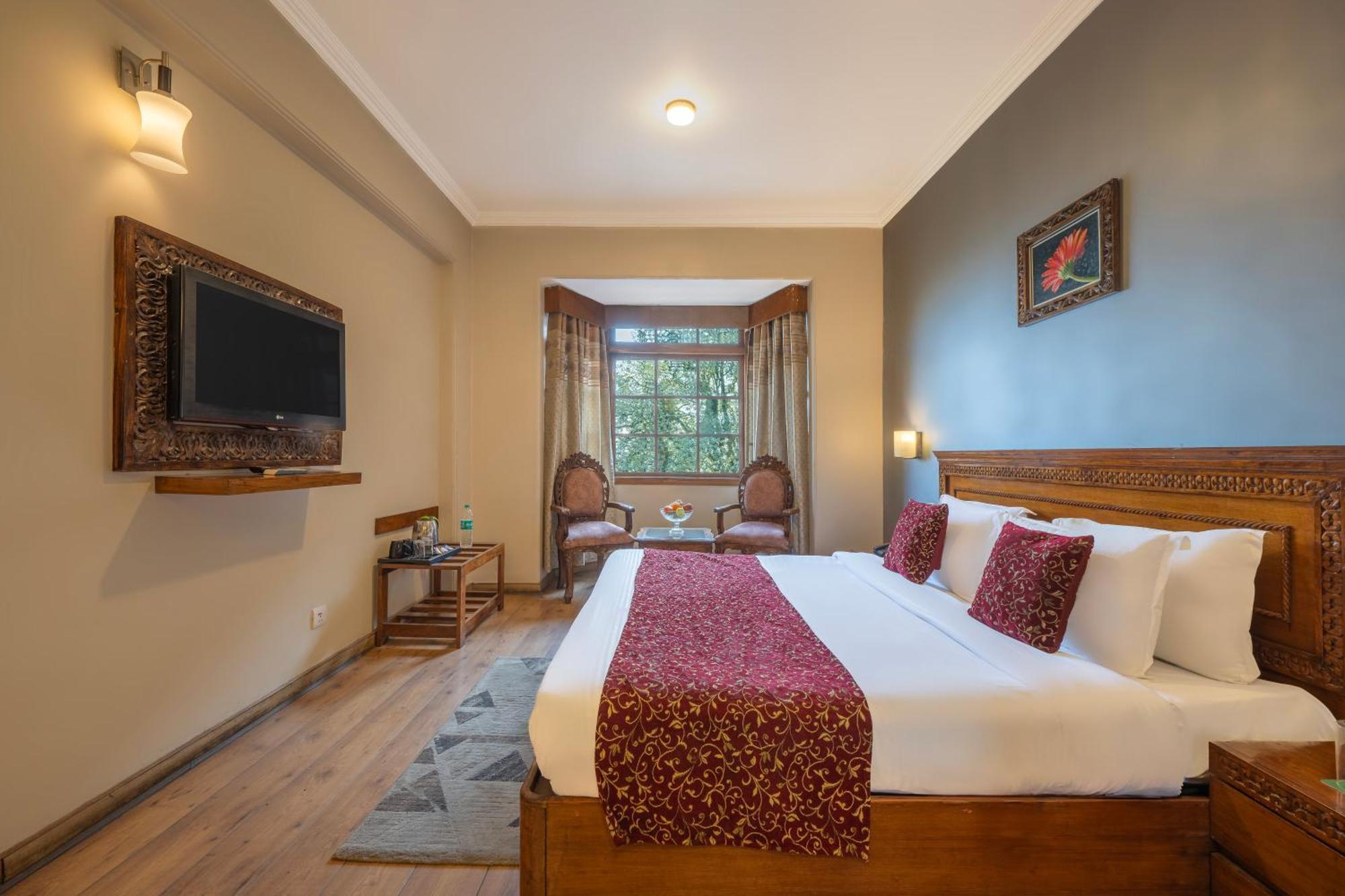 שימלה Wingait Inn - Hotel Near Mall Road מראה חיצוני תמונה